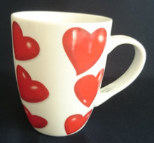 Lade das Bild in den Galerie-Viewer, KAFFEETASSE - Porzellan, Herz Valentinstag Liebes Motiv Dekor
