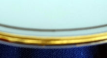 Lade das Bild in den Galerie-Viewer, 2er Set SUPPENTELLER - Porzellan, Porzellan, Doppelter &amp; Innen Goldrand Linien Gewölbter Relief Form Dekor
