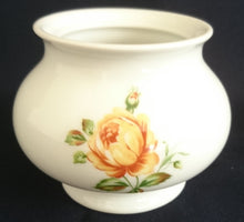 Lade das Bild in den Galerie-Viewer, ZUCKERDOSE OHNE DECKEL - Porzellan, Flora Rosen Blumen Blüten Knospen Blätter Pflanzen Motiv Dekor
