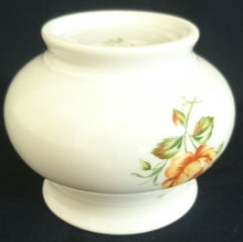 Lade das Bild in den Galerie-Viewer, ZUCKERDOSE OHNE DECKEL - Porzellan, Flora Rosen Blumen Blüten Knospen Blätter Pflanzen Motiv Dekor
