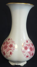 Lade das Bild in den Galerie-Viewer, BLUMENVASE - Porzellan, Goldrand Blüten Dekor
