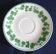 Lade das Bild in den Galerie-Viewer, 2er Set UNTERTASSEN - Keramik / Steingut, Blatt Blätter Laub Rand Dekor
