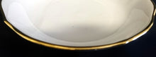 Lade das Bild in den Galerie-Viewer, 2er Set SALATSCHALEN "Ingres Weiss" - Porzellan, Gewölbter Relief Goldrand Dekor
