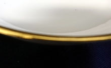 Lade das Bild in den Galerie-Viewer, 2er Set SALATSCHALEN "Ingres Weiss" - Porzellan, Gewölbter Relief Goldrand Dekor
