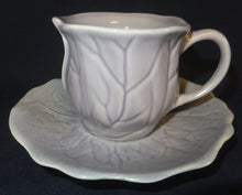 Lade das Bild in den Galerie-Viewer, 2er Set UNTERTASSEN - Keramik / Steingut, Halloween Gehirn Blutgefäße Adern Geschwür Venen Dekor
