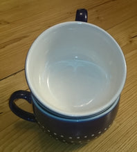 Lade das Bild in den Galerie-Viewer, 2er Set KAFFEETASSEN - Keramik / Steingut, Punkte Kreise Dekor
