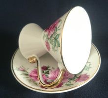 Lade das Bild in den Galerie-Viewer, UNTERTASSE - Porzellan, Rosen Blumenstrauß Goldrand Dekor
