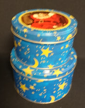 Lade das Bild in den Galerie-Viewer, GROßE GEBÄCKDOSE MIT DECKEL - Metall / Blech, Mond Sterne Weihnachtsmann Goldrand Motiv Dekor (G)
