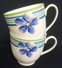 Lade das Bild in den Galerie-Viewer, 2er Set KAFFEETASSEN - Porzellan, Flora Veilchen Blumen Blüte Striche Linien Rand Motiv Dekor

