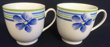 Lade das Bild in den Galerie-Viewer, 2er Set KAFFEETASSEN - Porzellan, Flora Veilchen Blumen Blüte Striche Linien Rand Motiv Dekor
