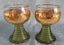 Lade das Bild in den Galerie-Viewer, ANDENKEN RÖMERGLAS "Salzburg" - Press- / Hartglas, Geometrisches Hammerschlag Optik Aufschrift Dekor
