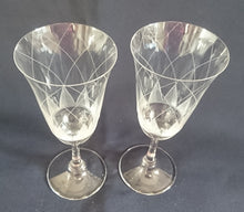 Lade das Bild in den Galerie-Viewer, GETRÄNKEGLAS - Kristallglas, Geometrisches Dreieck Linien Mattiert Geschliffenes Dekor
