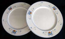 Lade das Bild in den Galerie-Viewer, 2er Set SPEISETELLER - Keramik / Steingut, Rand Linien Gänse Blumen Blüten Schleife Korb Motiv Dekor

