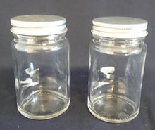 Lade das Bild in den Galerie-Viewer, 2er Set KLEINE VORRATSDÖSCHEN MIT SCHRAUBDECKEL - Press- / Hartglas &amp; Metall, Klassisch Design Form Dekor
