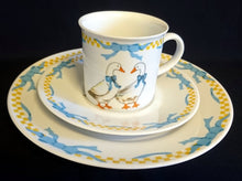 Lade das Bild in den Galerie-Viewer, 2er Set 3er KAFFEEGEDECKE "Porcelain Collection" - Porzellan, Ländliches Gänse Schleifen Motiv Dekor
