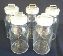 Lade das Bild in den Galerie-Viewer, KLEINES VORRATSDÖSCHEN MIT DECKEL - Press- / Hartglas &amp; Metall, Klassische Ländliche Milchbehälter Form
