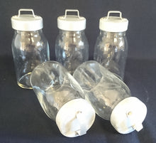 Lade das Bild in den Galerie-Viewer, 5er Set KLEINE VORRATSDÖSCHEN MIT DECKEL - Press- / Hartglas &amp; Metall, Klassische Ländliche Milchbehälter Form

