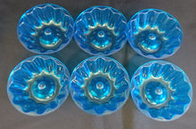 Lade das Bild in den Galerie-Viewer, 6er Set KLEINE DESSERTFORMEN - Kunststoff, Gugelhupf Form Dekor
