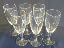 Lade das Bild in den Galerie-Viewer, 2er Set GETRÄNKEGLÄSER - Hartglas, Goldfarbender 2000er Schriftzug Silvester Feuerwerk Sterne Motiv Dekor
