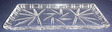 Lade das Bild in den Galerie-Viewer, KÖNIGSKUCHEN SERVIERPLATTE - Kristallglas, Rechteckig, Abstraktes Streifen Dekor
