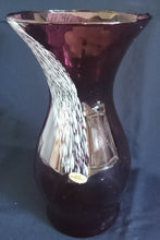 Lade das Bild in den Galerie-Viewer, BLUMENVASE - Press- / Hartglas, Schnee Gestöber Eis Wasserfall Motiv Dekor, Handarbeit / Handmade
