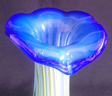 Lade das Bild in den Galerie-Viewer, BLUMENVASE - Press- / Hartglas, Modern Style, Abstrakte Pilzform Linien Streifen Dekor
