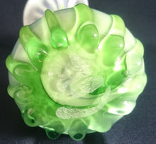 Lade das Bild in den Galerie-Viewer, BLUMENVASE - Press- / Hartglas, Modern Style, Abstrakte Pilzform Linien Streifen Dekor
