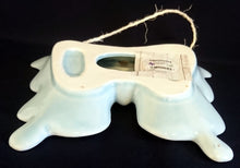 Lade das Bild in den Galerie-Viewer, WAND DEKORATION - Porzellan, Schmetterling Form Relief Dekor, Mit Aufhängeschnur
