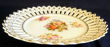 Lade das Bild in den Galerie-Viewer, DEKORATIONS DESSERTTELLER - Porzellan Durchbrochen, Goldrand Blumenblüten Weintrauben Äpfel Apfel Motiv Dekor
