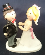 Lade das Bild in den Galerie-Viewer, DEKORATIONSFIGUR "Hochzeitspaar" - Kunststoff / Plastik, Hochzeitspaar Braut Bräutigam Form Motiv Dekor
