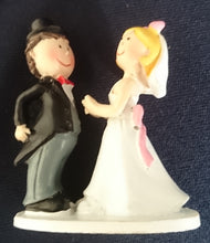 Lade das Bild in den Galerie-Viewer, DEKORATIONSFIGUR "Hochzeitspaar" - Kunststoff / Plastik, Hochzeitspaar Braut Bräutigam Form Motiv Dekor
