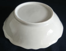 Lade das Bild in den Galerie-Viewer, BEILAGENSCHÄLCHEN - Porzellan, Blumen Blüten Motiv Goldrand Dekor (A)
