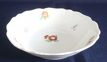 Lade das Bild in den Galerie-Viewer, BEILAGENSCHÄLCHEN - Porzellan, Blumen Blüten Motiv Goldrand Dekor (B)
