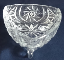 Lade das Bild in den Galerie-Viewer, 2er Set DREIECKIGE DESSERTSCHALEN - Kristallglas, Blumen Blüten Pflanzen Sonne Stern Abstrakt Motiv Schliff
