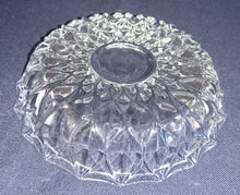 Lade das Bild in den Galerie-Viewer, DESSERTSCHALE - Hartglas, Abstrakt Stern Motiv Dekor
