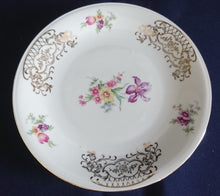 Lade das Bild in den Galerie-Viewer, DESSERTTELLER - Porzellan, Abstraktes Blumen Motiv Goldrand Dekor (B)
