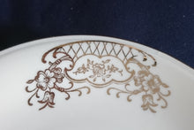 Lade das Bild in den Galerie-Viewer, 3er Set DESSERTTELLER - Porzellan, Unterschiedliches Abstraktes Blumen Motiv Goldrand Dekor (A+B+C)
