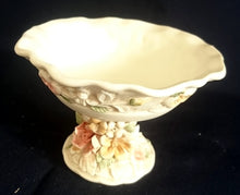 Lade das Bild in den Galerie-Viewer, 2er Set EISDESSERT BECHER - Keramik / Steingut, Jugendstil Blumen Blüten Strauß Flora Relief Design Dekor
