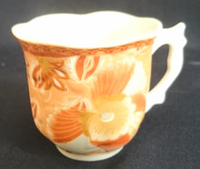 Lade das Bild in den Galerie-Viewer, 2er ESPRESSOGEDECK - Porzellan, Perlmutt Effekt Abstrakt Flora Fauna Pflanzen Motiv Gewölbte Form Dekor
