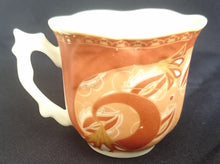 Lade das Bild in den Galerie-Viewer, 10 Teiliges ESPRESSOSERVICE - Porzellan, Perlmutt Effekt Abstrakt Flora Fauna Pflanzen Motiv Gewölbte Form Dekor
