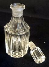 Lade das Bild in den Galerie-Viewer, LEERER FLACON - Press- / Hartglas, Klarer Teilschliff Kantiger Form Motiv Dekor
