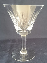 Lade das Bild in den Galerie-Viewer, GETRÄNKEGLAS - Kristallglas, Klar Symetrischer Gebogene Linien Schliff Dekor
