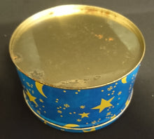 Lade das Bild in den Galerie-Viewer, 2er Set GEBÄCKDOSEN MIT DECKEL - Metall / Blech, Mond Sterne Weihnachtsmann Goldrand Motiv Dekor (G)
