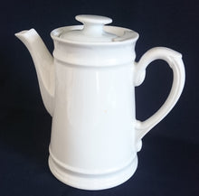 Lade das Bild in den Galerie-Viewer, KAFFEEKANNE MIT DECKEL - Porzellan, Klassisch Einfärbiges Relief Dekor
