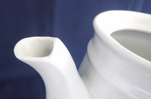 Lade das Bild in den Galerie-Viewer, KAFFEEKANNE MIT DECKEL - Porzellan, Klassisch Einfärbiges Relief Dekor
