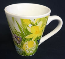 Lade das Bild in den Galerie-Viewer, KAFFEETASSE - Keramik / Steingut, Ostereier Blumen Pflanzen Motiv Dekor
