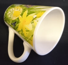 Lade das Bild in den Galerie-Viewer, KAFFEETASSE - Keramik / Steingut, Ostereier Blumen Pflanzen Motiv Dekor
