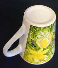 Lade das Bild in den Galerie-Viewer, KAFFEETASSE - Keramik / Steingut, Ostereier Blumen Pflanzen Motiv Dekor
