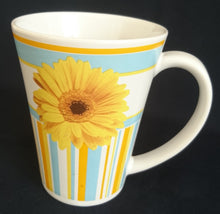Lade das Bild in den Galerie-Viewer, KAFFEETASSE - Keramik / Steingut, Sonnenblumen Blüten Senkrechte &amp; Waagerechte Linien Balken Motiv Dekor
