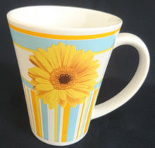 Lade das Bild in den Galerie-Viewer, KAFFEETASSE - Keramik / Steingut, Sonnenblumen Blüten Senkrechte &amp; Waagerechte Linien Balken Motiv Dekor

